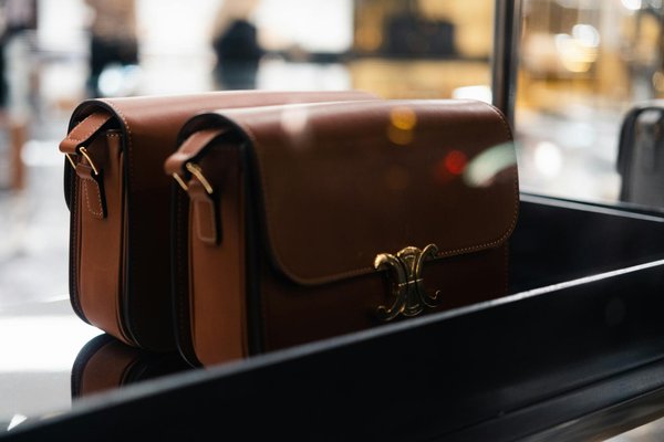 Faites le choix d’un sac banane velours pour styler votre tenue
