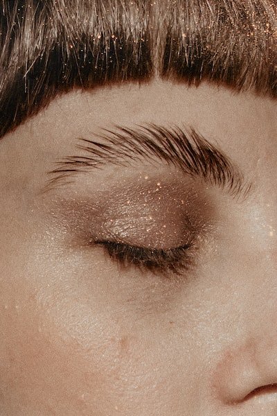 Pourquoi effectuer un maquillage permanent des sourcils ?