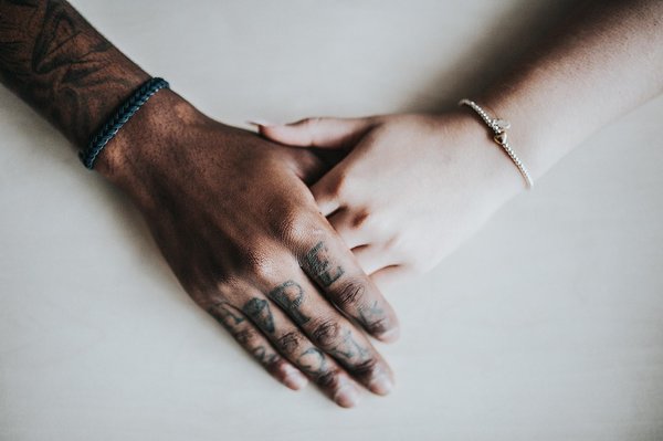 Bracelet cordon personnalisé – le bijou tendance à avoir absolument